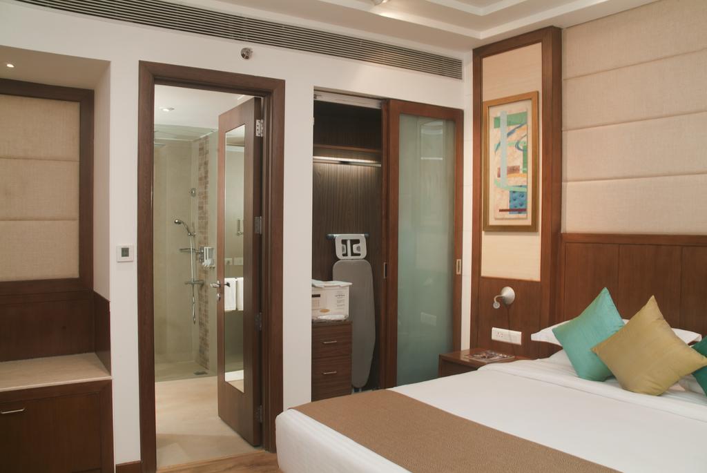 Savoy Suites Grander Noida Exterior foto