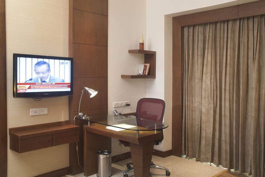 Savoy Suites Grander Noida Exterior foto