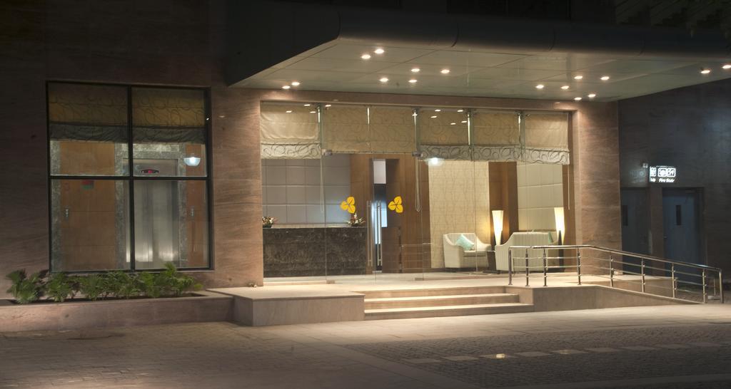 Savoy Suites Grander Noida Exterior foto