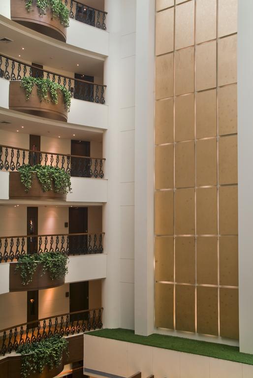 Savoy Suites Grander Noida Exterior foto