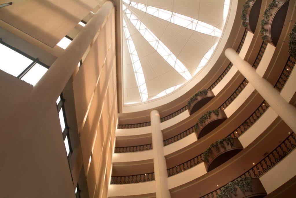 Savoy Suites Grander Noida Exterior foto