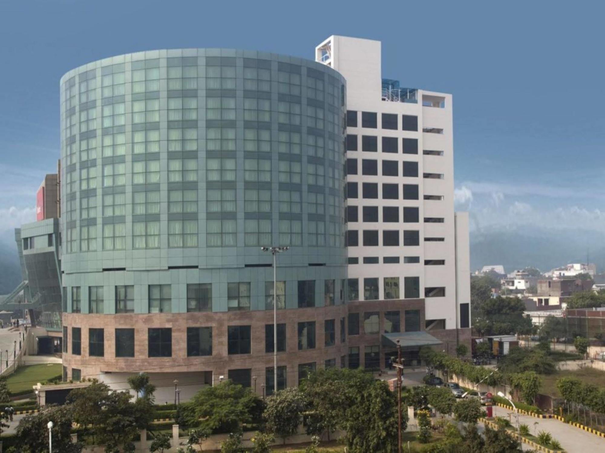 Savoy Suites Grander Noida Exterior foto