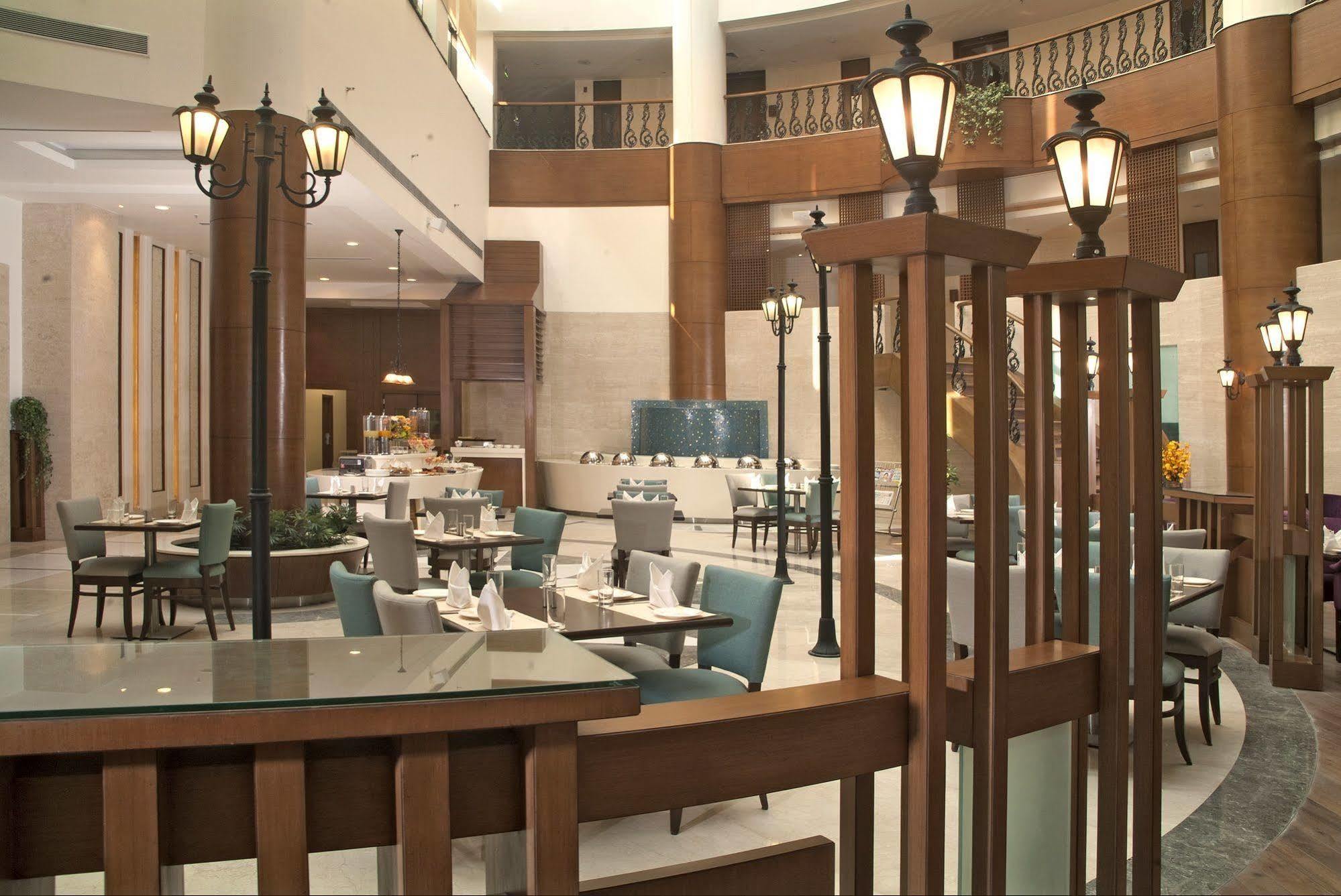 Savoy Suites Grander Noida Exterior foto