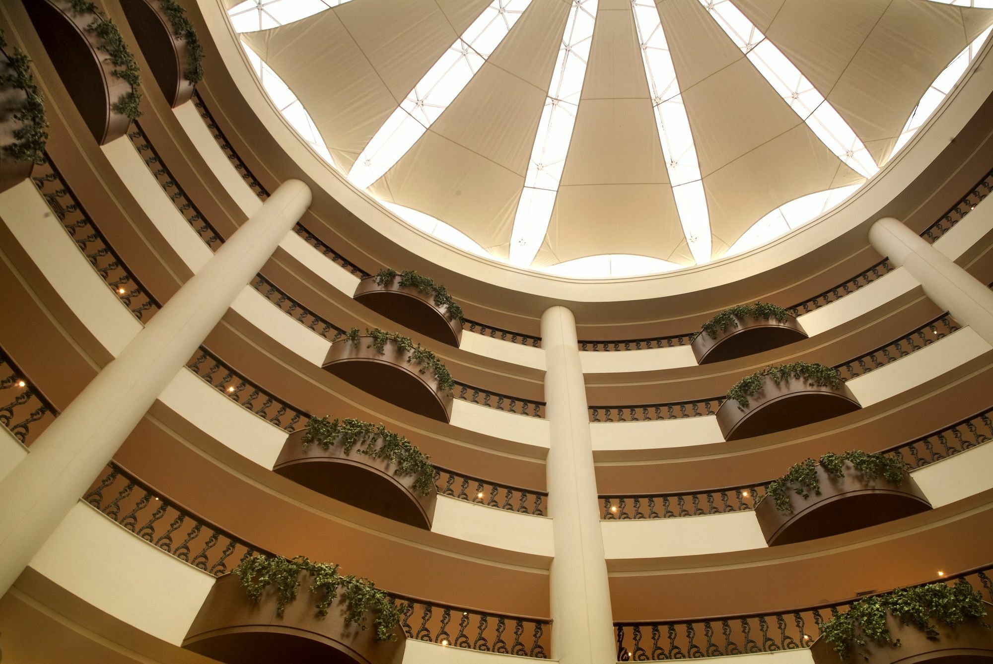 Savoy Suites Grander Noida Exterior foto