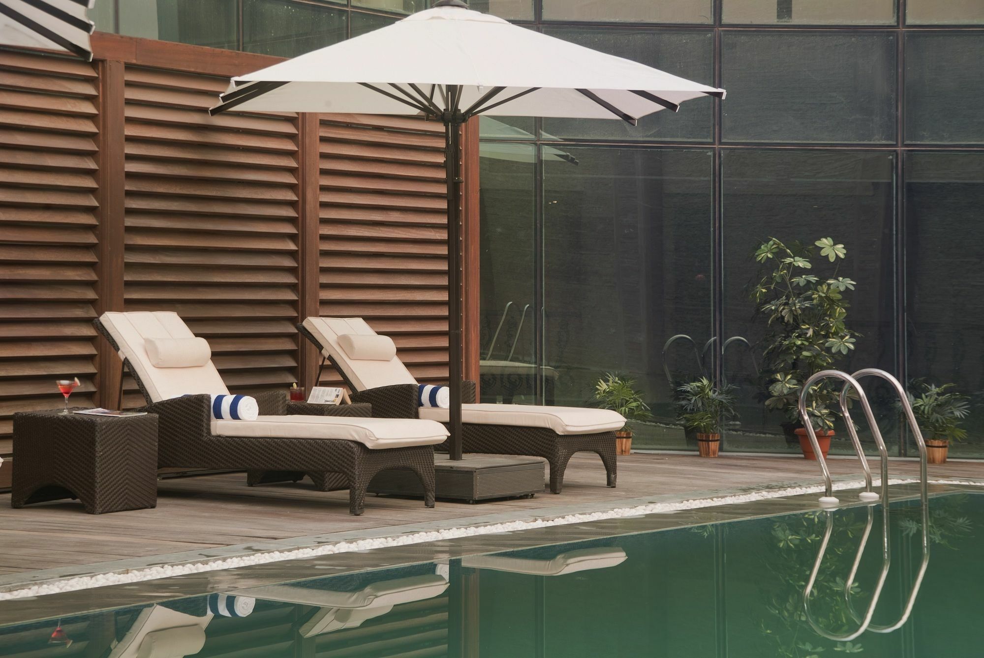 Savoy Suites Grander Noida Exterior foto