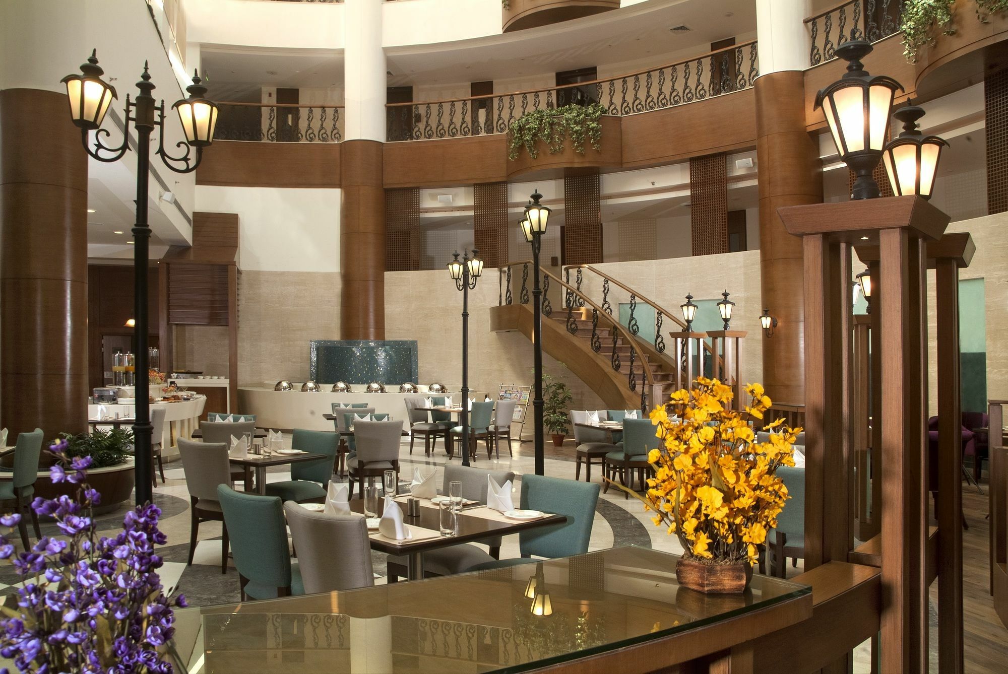 Savoy Suites Grander Noida Exterior foto